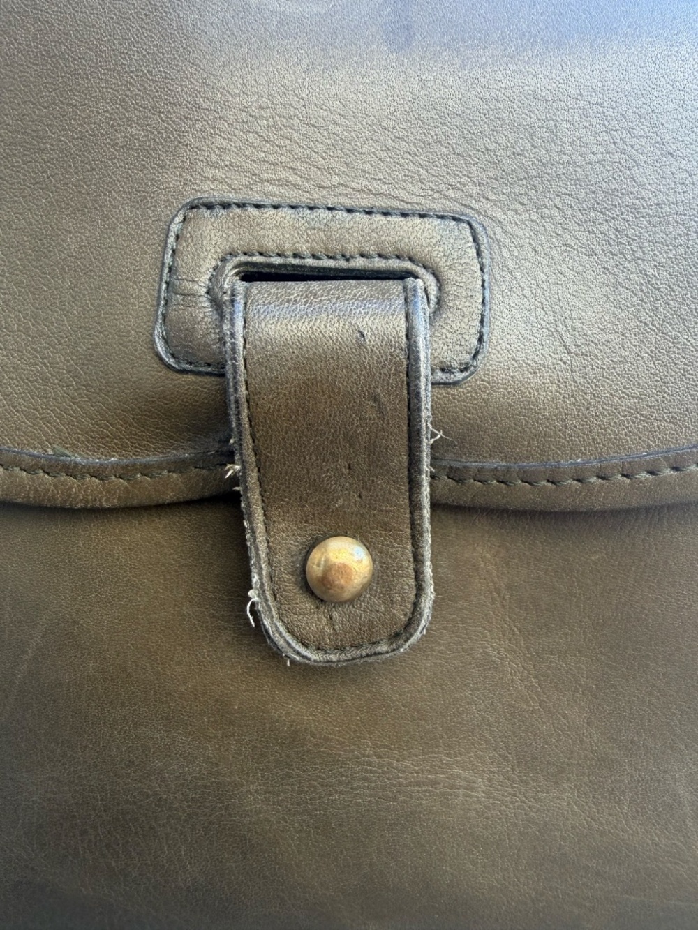 Share Vintage Coach USA Putty Olive Leather Crossbody Bag 1970s 80s - Picture 3 of 12